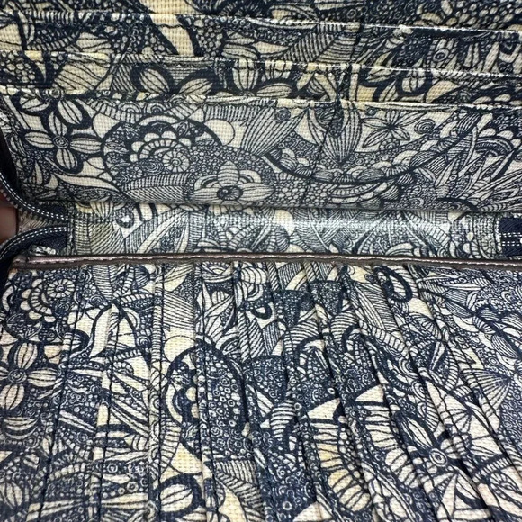 Sakroots Artist Circle Zip Around Wallet in Desert Spirit Blue - Picture 10 of 14